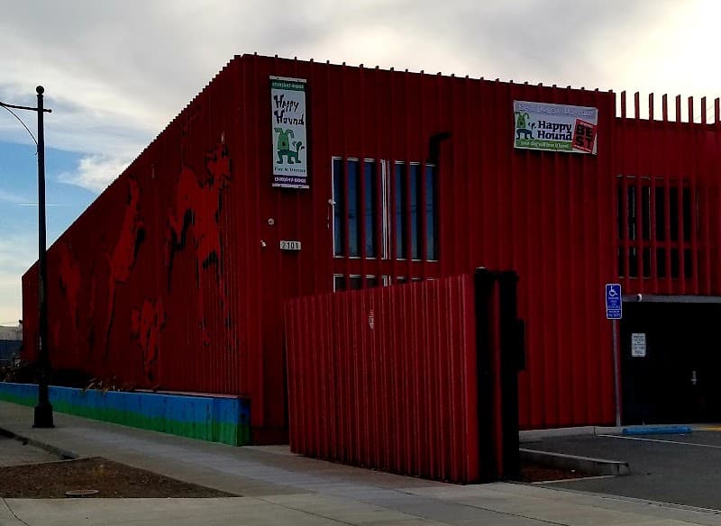 Happy Hound Play & Daycare, Inc. - Dog Park in Oakland, CA | Indoor Dog Park