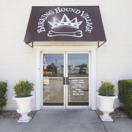 Barking Hound Village Cheshire photo 2